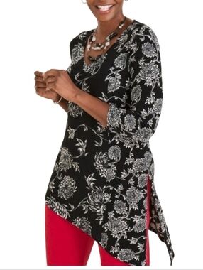 Chico's Travelers Classic Floral Printed Asymmetrical-Hem Fairycore Top M